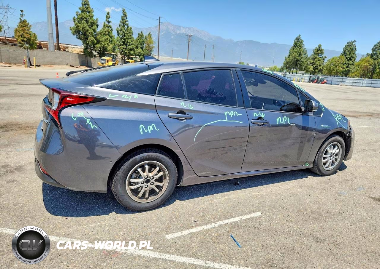 2021 Toyota Prius Le VIN:JTDKAMFU6M3148231 - 3