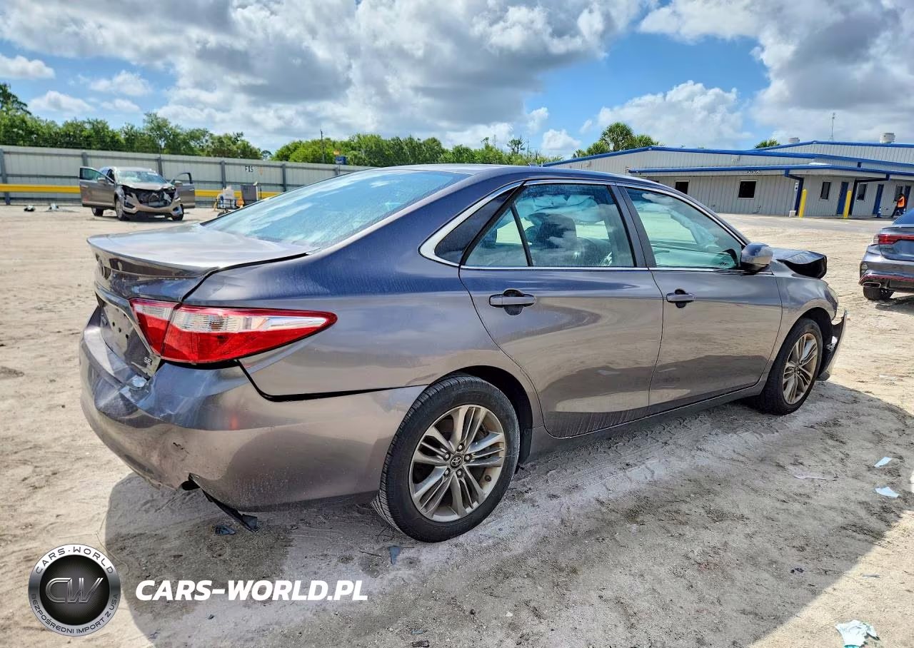 2017 Toyota Camry Se VIN:4T1BF1FK7HU443798 - 3