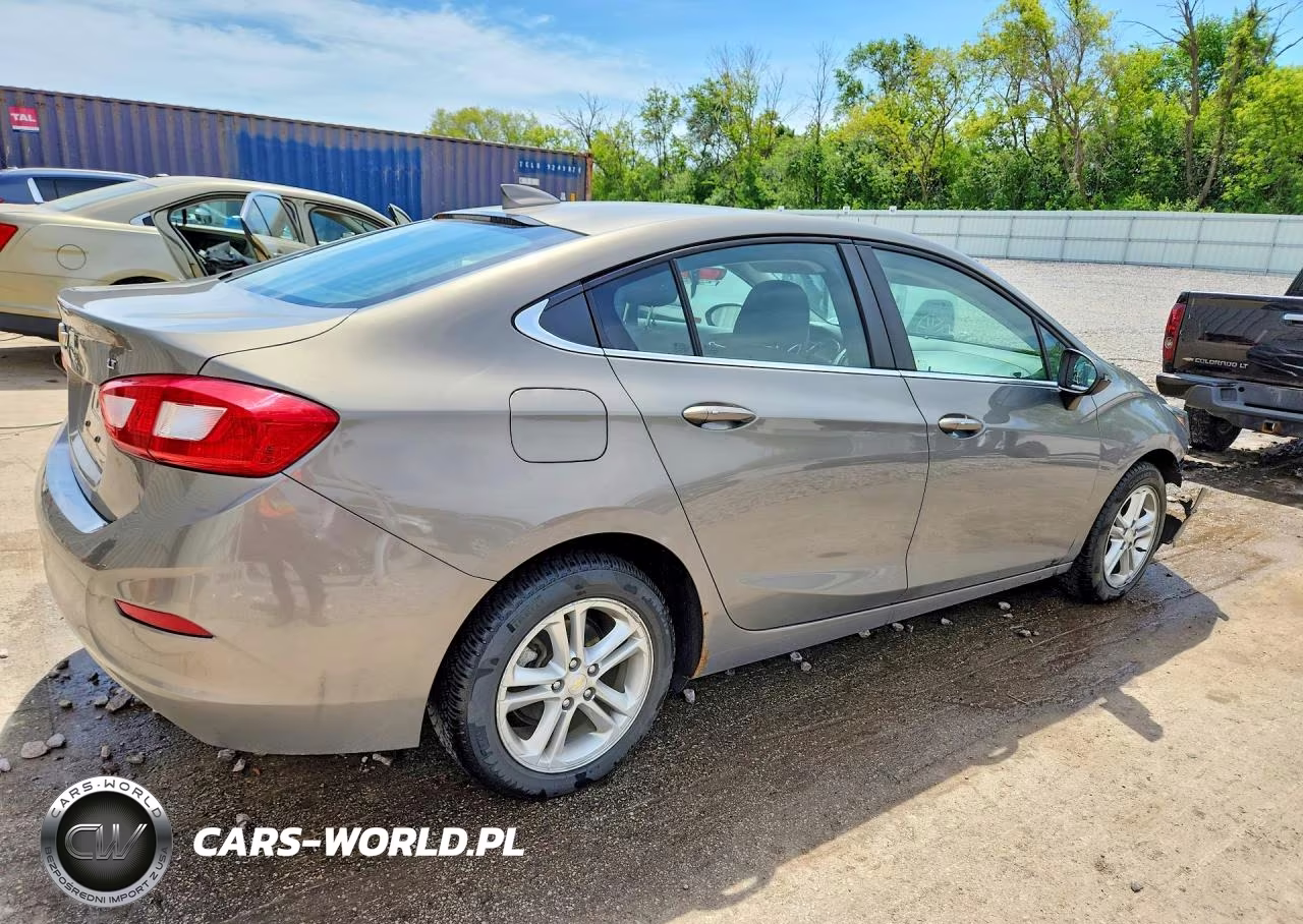 2017 Chevrolet Cruze Lt VIN:3G1BE5SM8HS571076 - 3