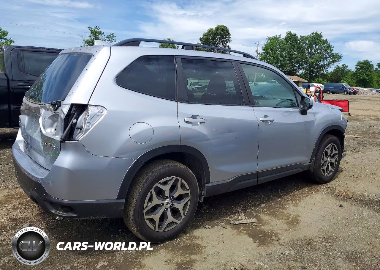 2020 Subaru Forester Premium VIN:JF2SKAJCXLH480699 - 3