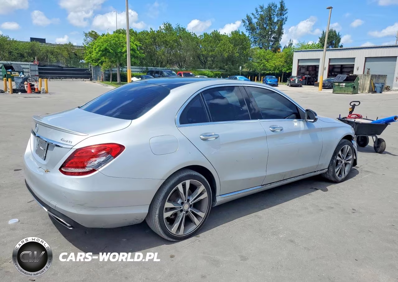 2016 Mercedes-Benz C 300 4Matic VIN:55SWF4KB8GU172432 - 3