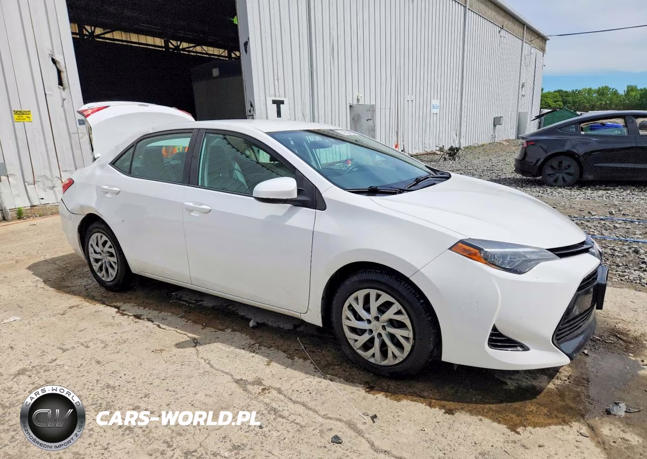 2018 Toyota Corolla Le VIN:2T1BURHE5JC069274 - 4