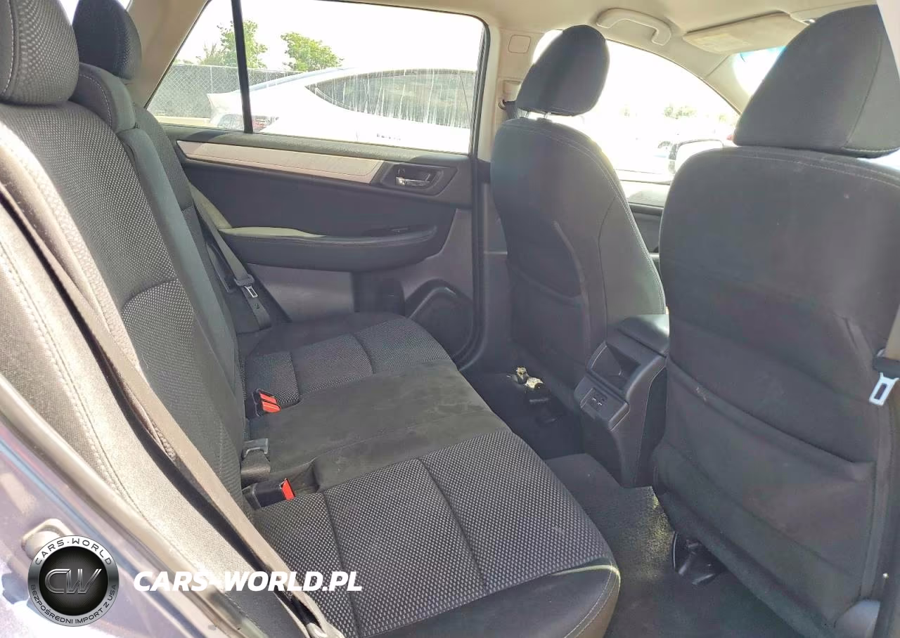 2018 Subaru Outback 2.5I Premium VIN:4S4BSACCXJ3255510 - 11