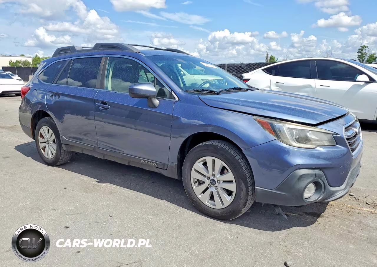 2018 Subaru Outback 2.5I Premium VIN:4S4BSACCXJ3255510 - 4
