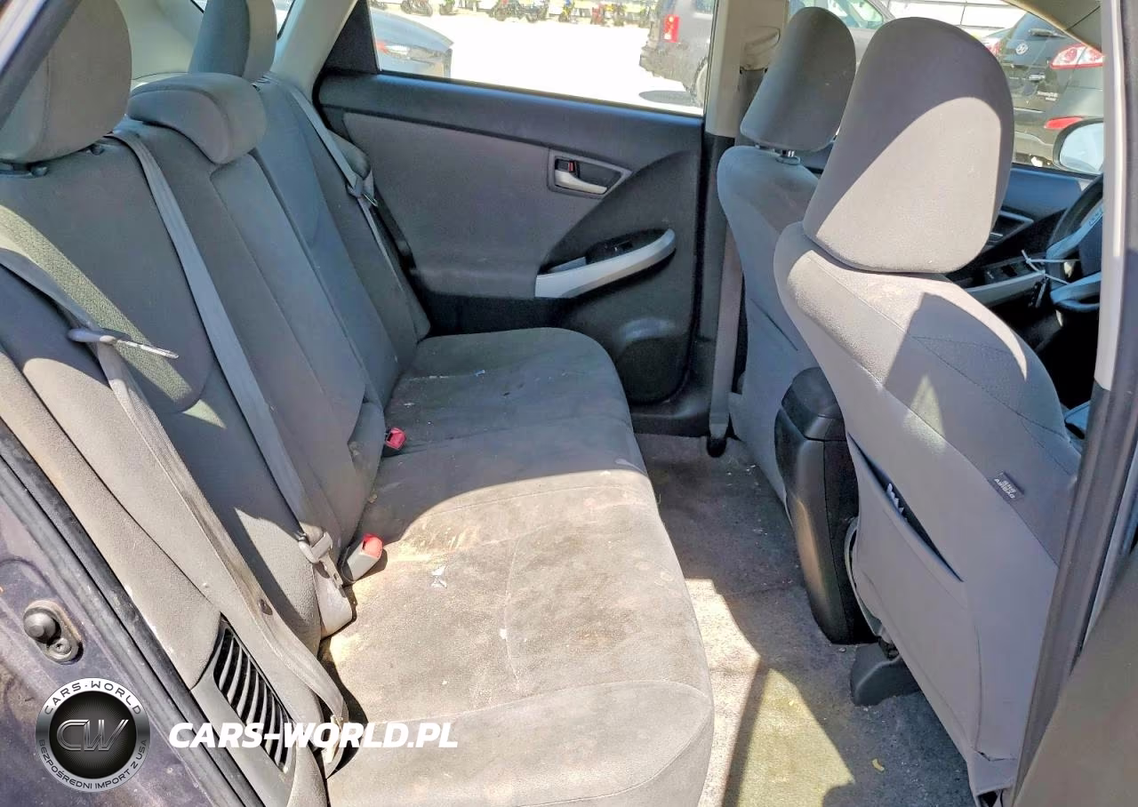 2013 Toyota Prius Three VIN:JTDKN3DU3D1624108 - 10