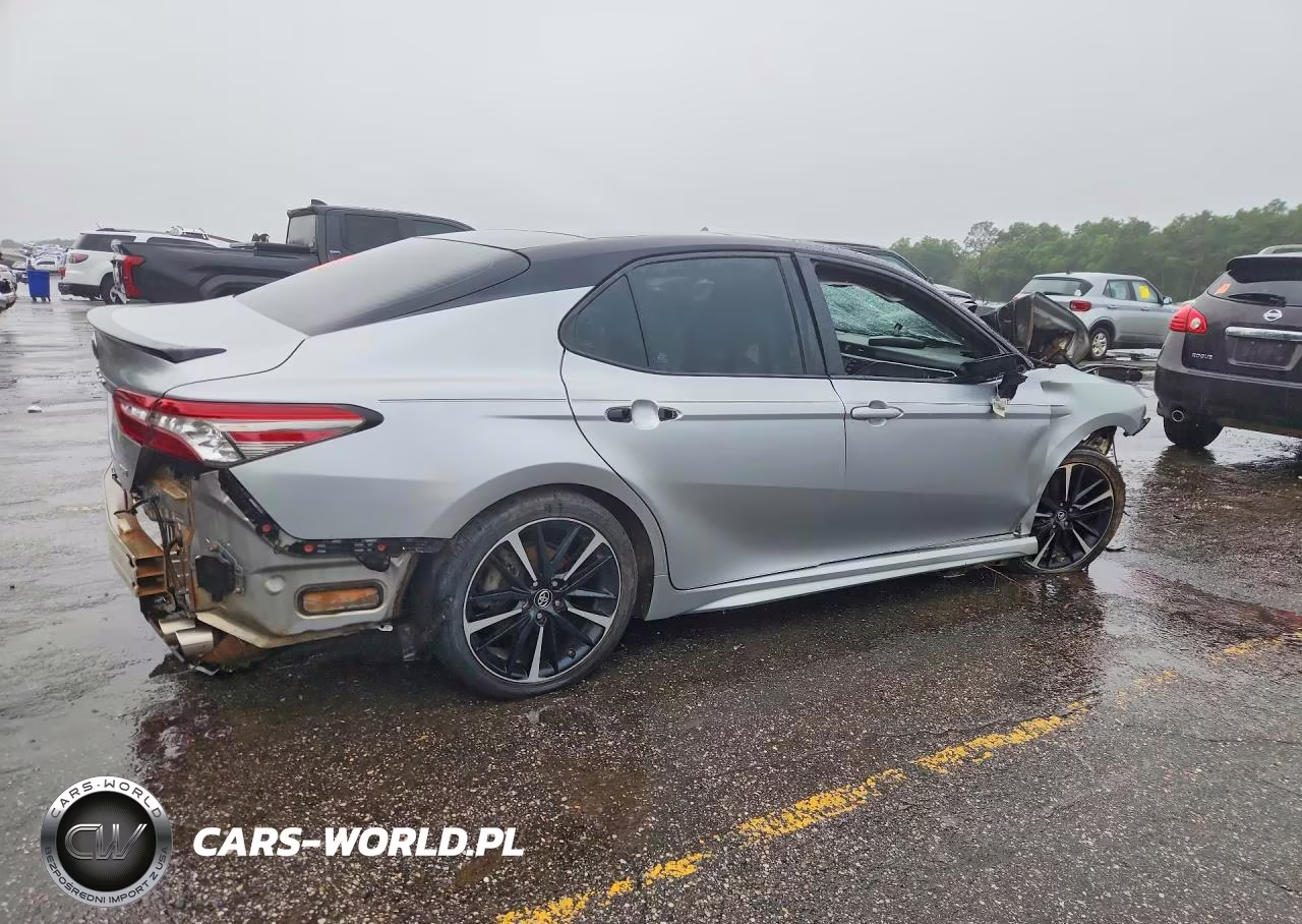 2018 Toyota Camry Xse VIN:4T1B61HK0JU075533 - 3