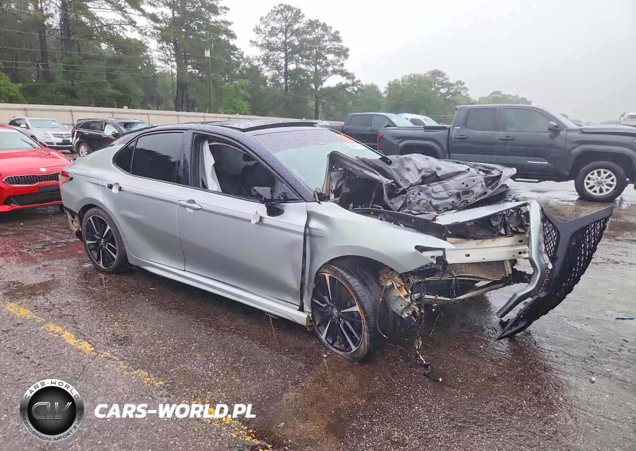 2018 Toyota Camry Xse VIN:4T1B61HK0JU075533 - 4