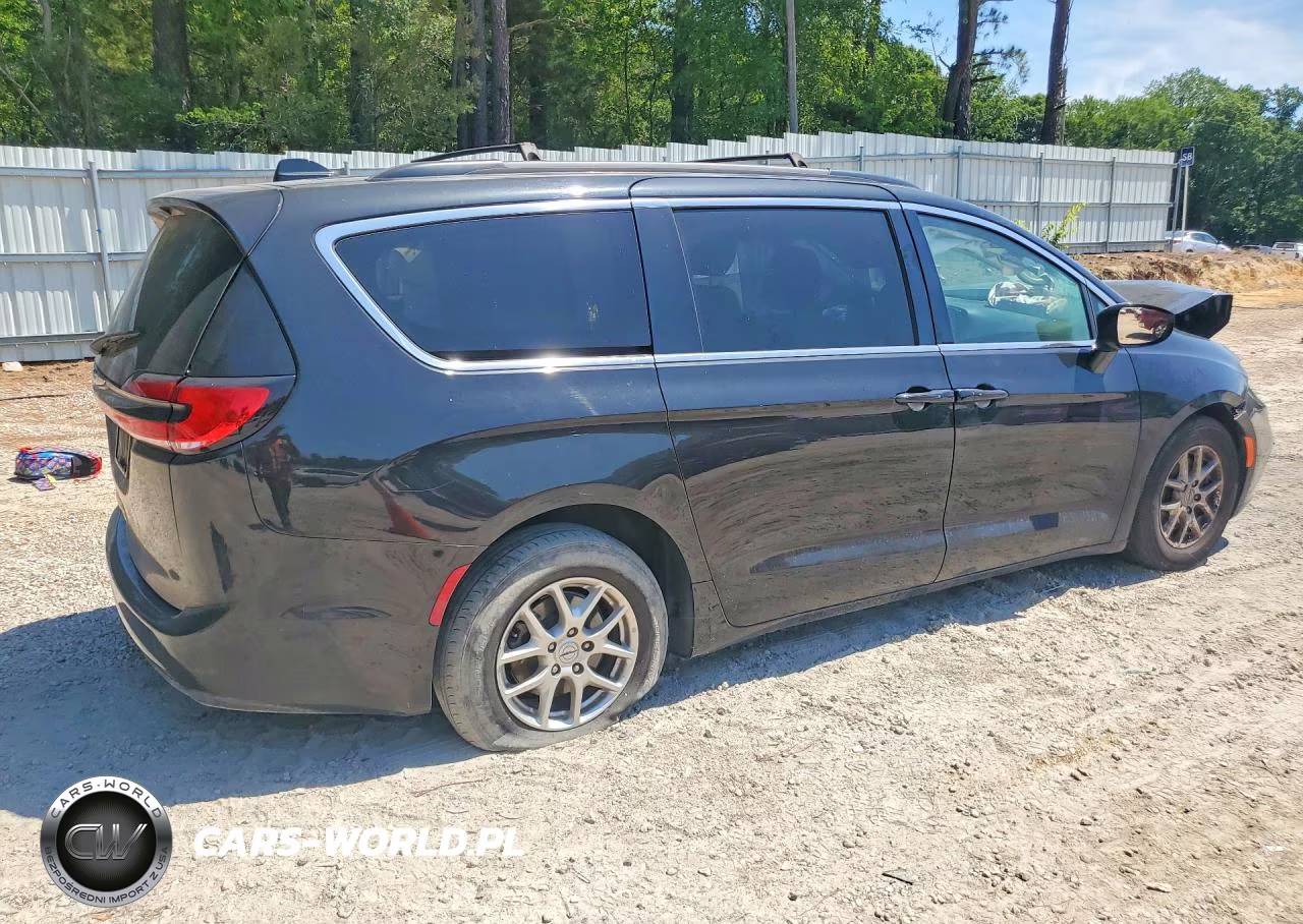 2022 Chrysler Pacifica Touring L VIN:2C4RC1BG1NR195327 - 3