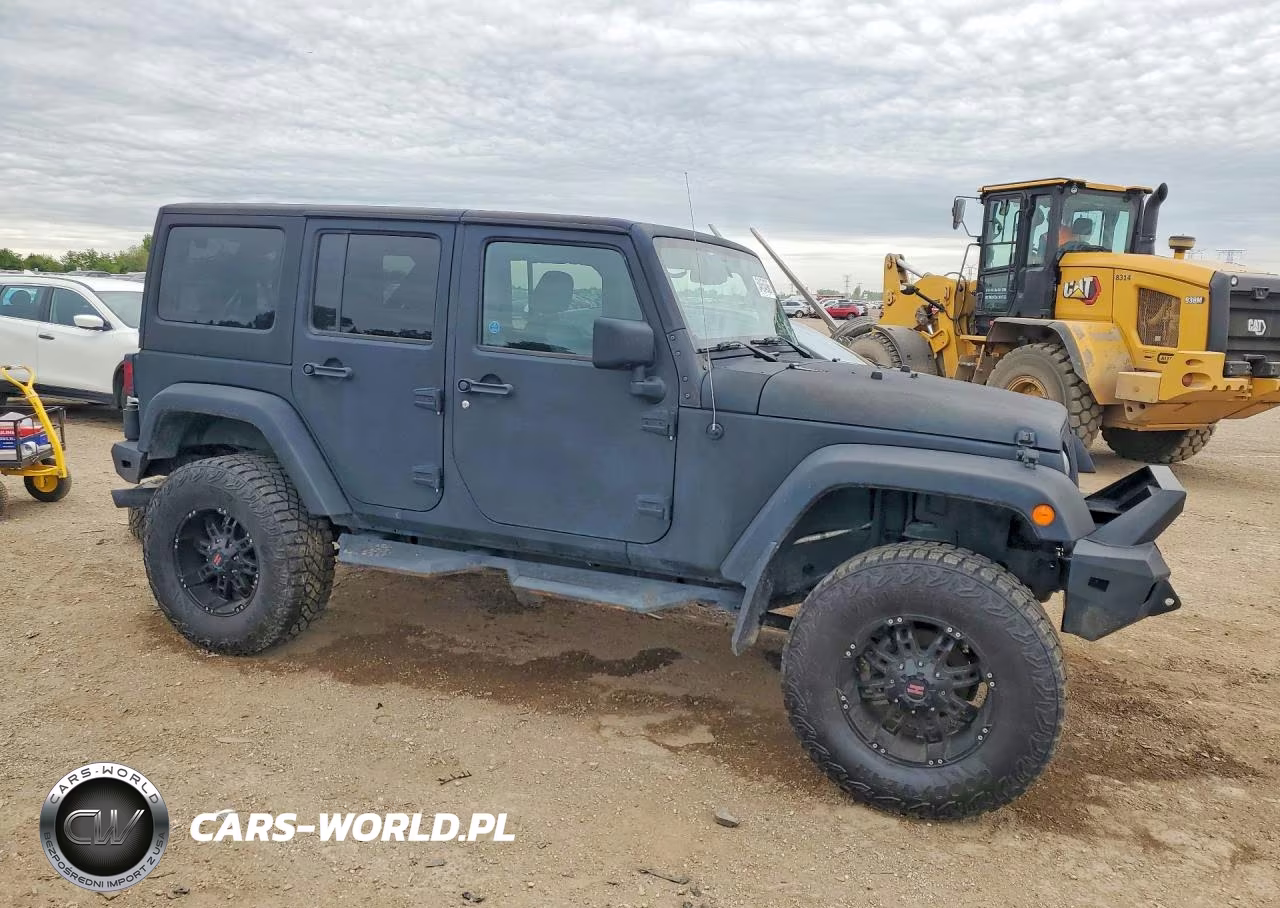 2017 Jeep Wrangler Unlimited Sahara VIN:1C4BJWEGXHL725677 - 4