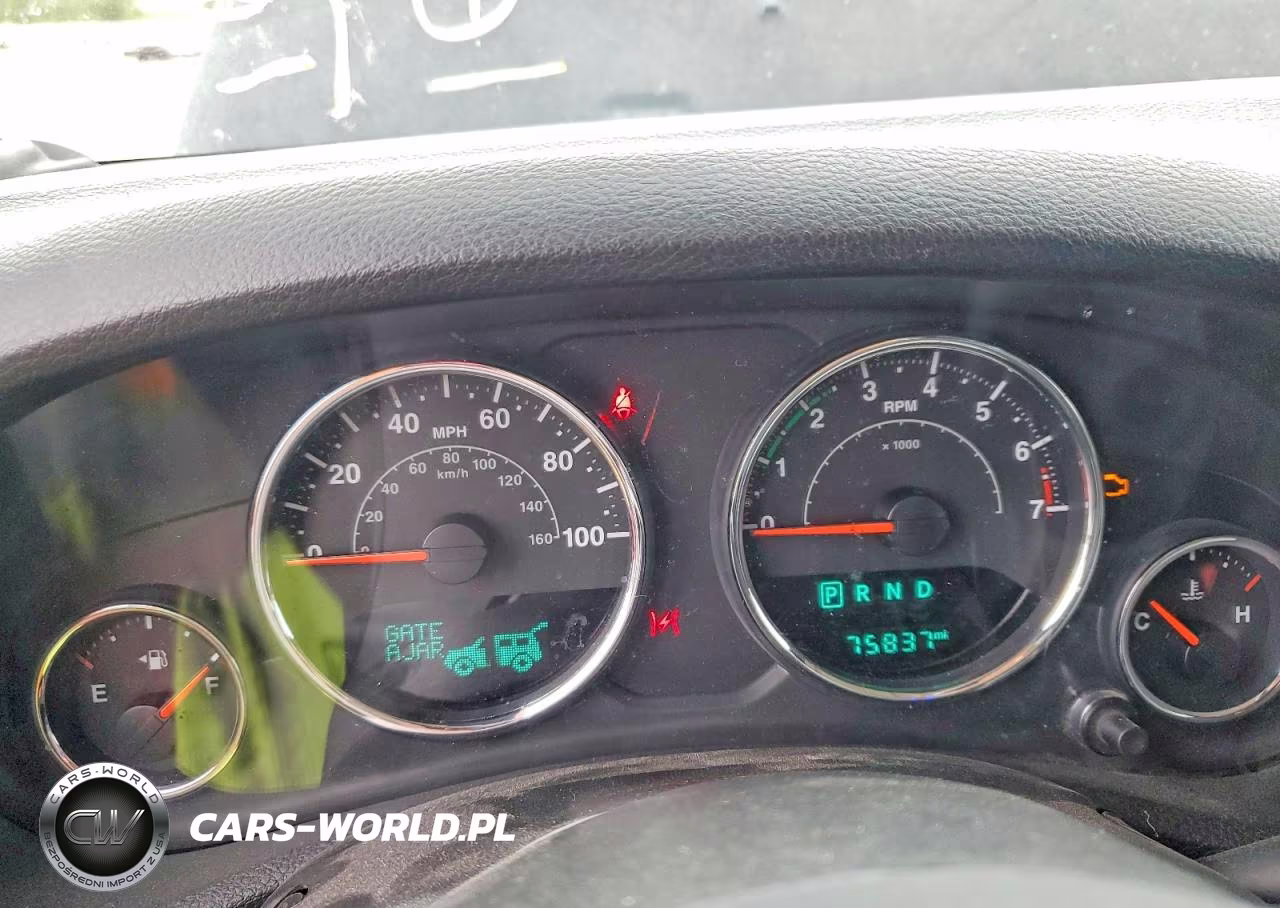 2017 Jeep Wrangler Unlimited Sahara VIN:1C4BJWEGXHL725677 - 9