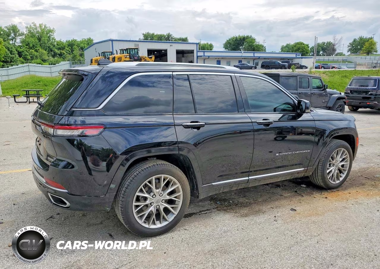 2023 Jeep Grand Cherokee Summit VIN:1C4RJHEG4PC563229 - 3