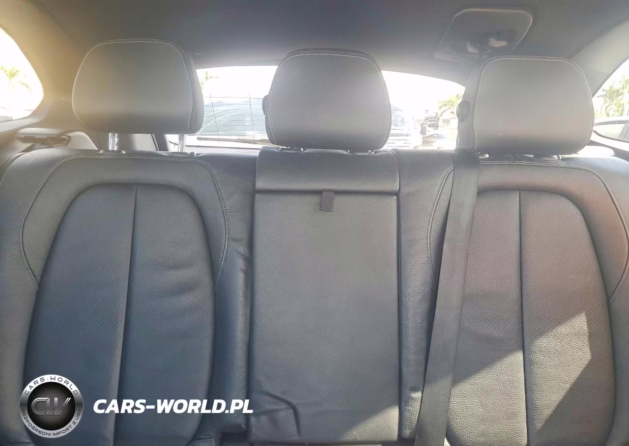 2018 BMW X1 xDrive28I VIN:WBXHT3C35J5L30404 - 10