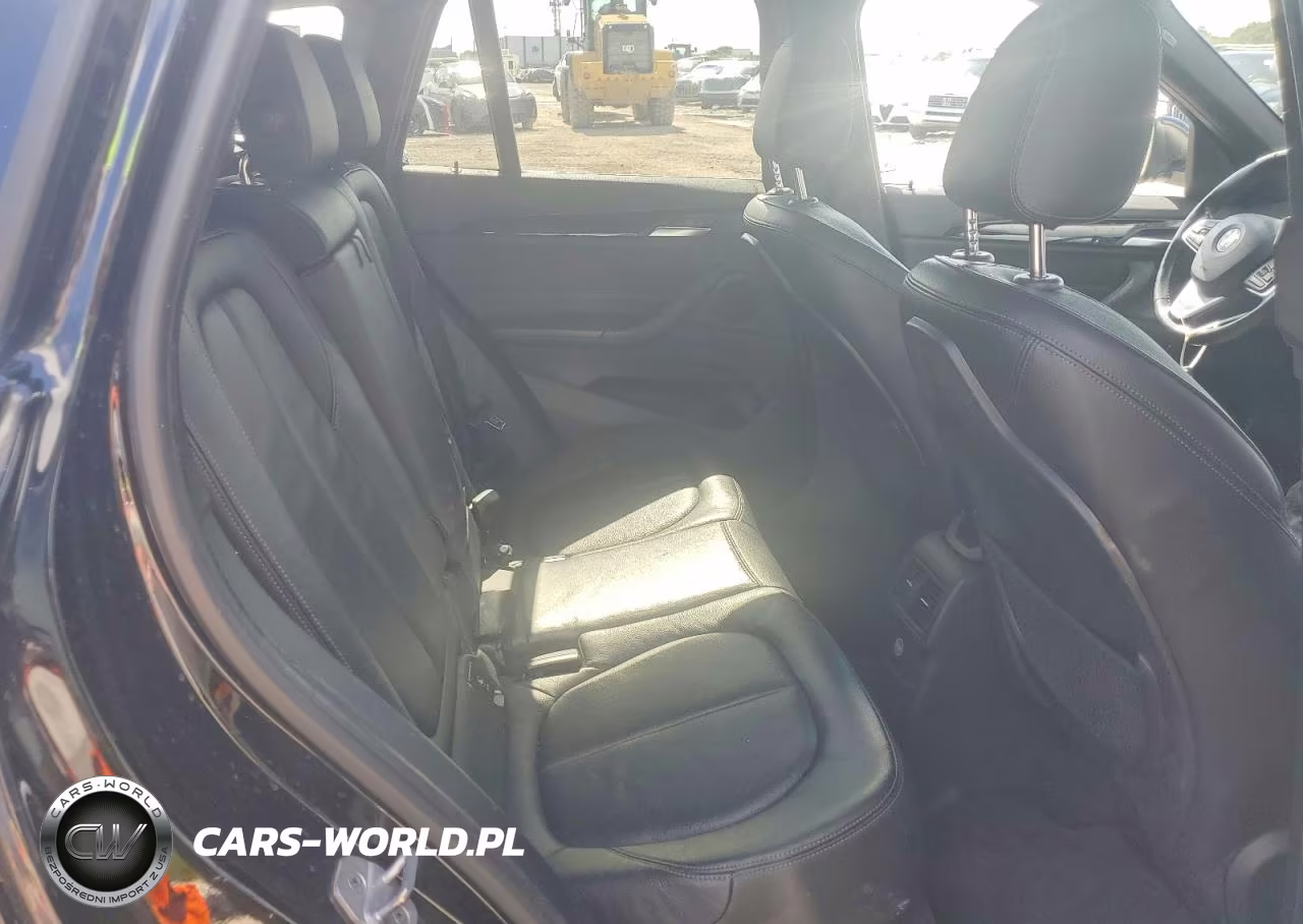2018 BMW X1 xDrive28I VIN:WBXHT3C35J5L30404 - 11