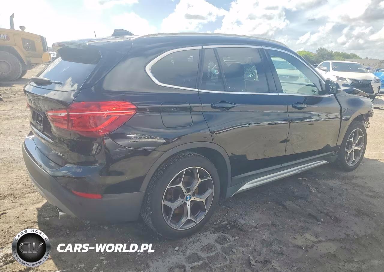 2018 BMW X1 xDrive28I VIN:WBXHT3C35J5L30404 - 3