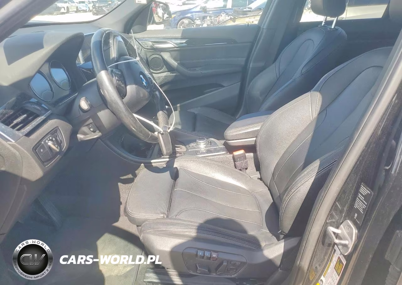 2018 BMW X1 xDrive28I VIN:WBXHT3C35J5L30404 - 7
