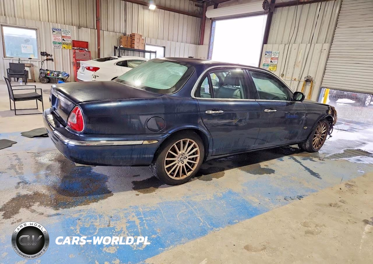 2007 Jaguar Xj8 VIN:SAJWA71BX7SH14432 - 3