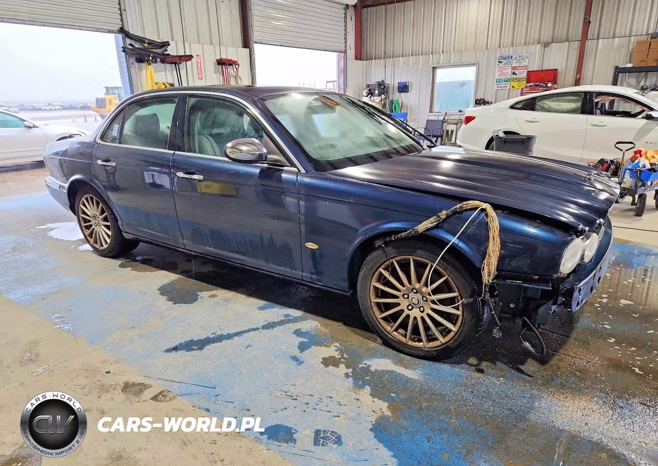 2007 Jaguar Xj8 VIN:SAJWA71BX7SH14432 - 4