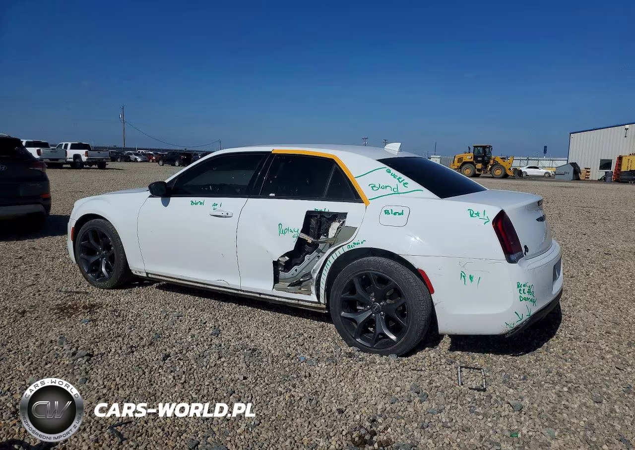 2023 Chrysler 300 Touring VIN:2C3CCAAG4PH624609 - 2