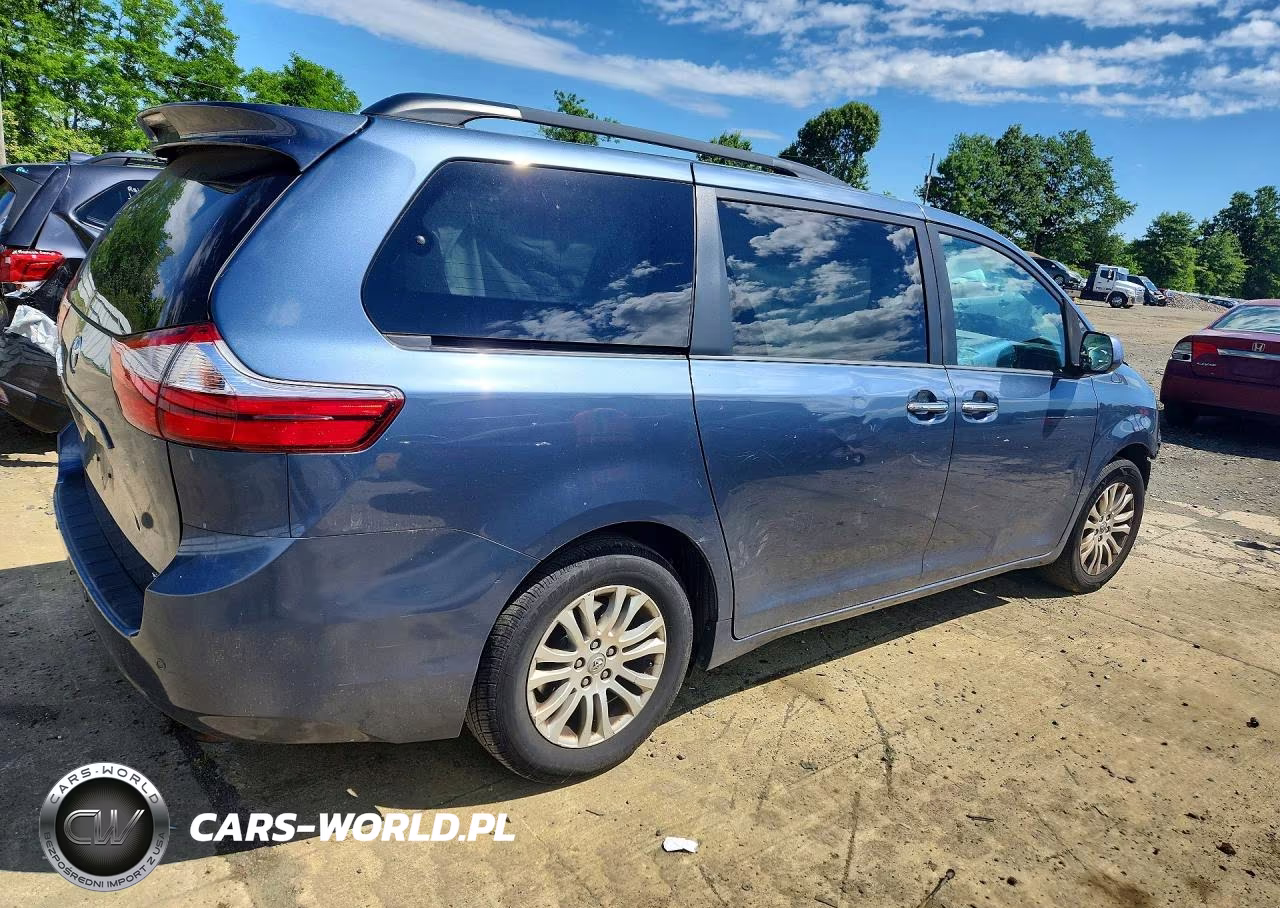 2017 Toyota Sienna Xle 8-Passenger VIN:5TDYZ3DC7HS852322 - 3