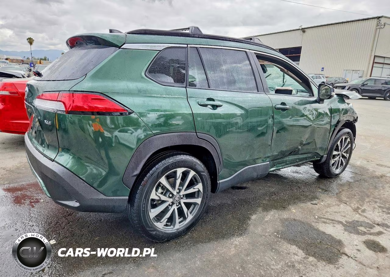 2025 Toyota Corolla Cross Xle VIN:7MUDAAAG0SV142158 - 3