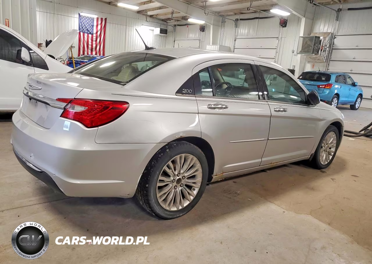 2011 Chrysler 200 Touring VIN:1C3BC1FGXBN539262 - 3