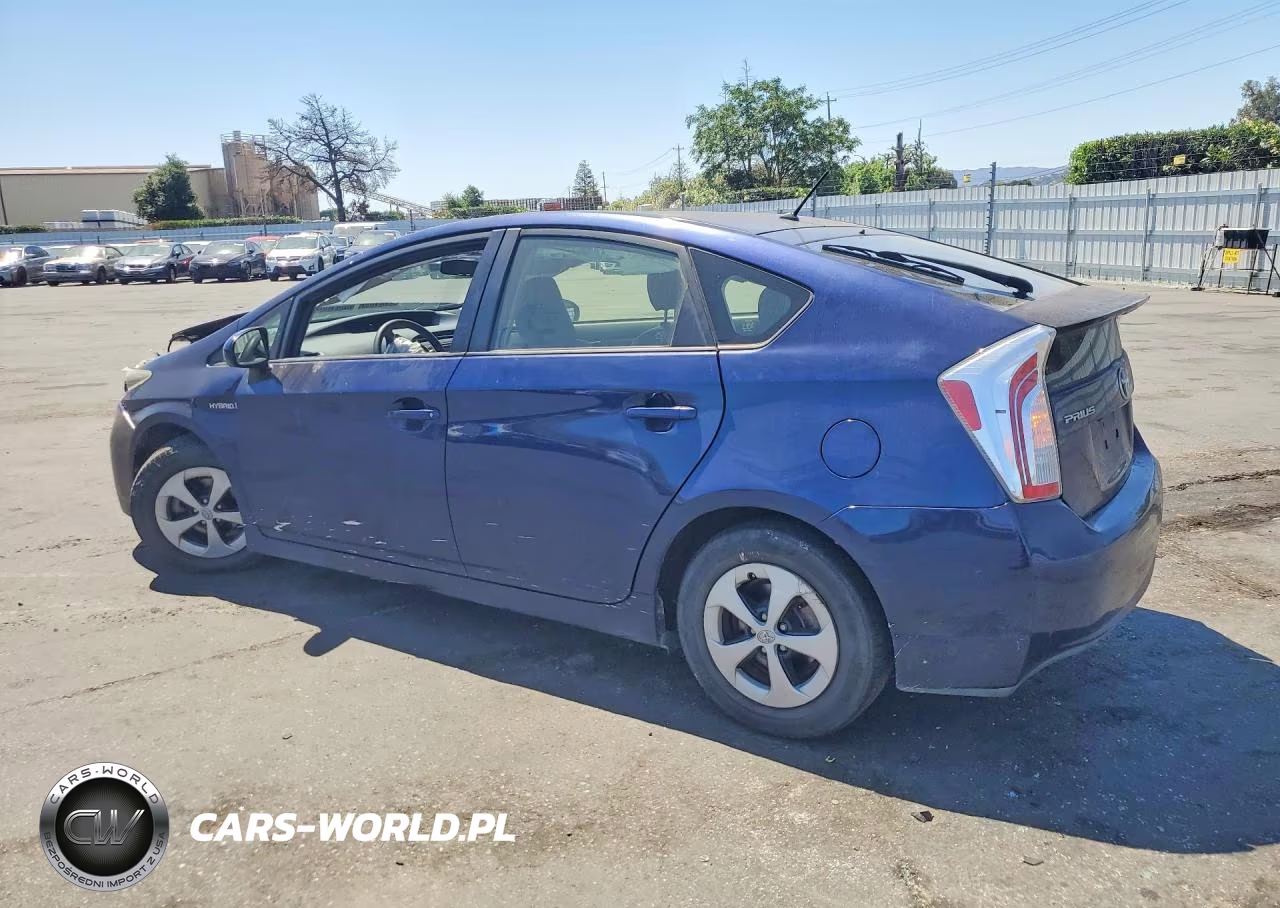 2015 Toyota Prius Two VIN:JTDKN3DU9F0402844 - 2