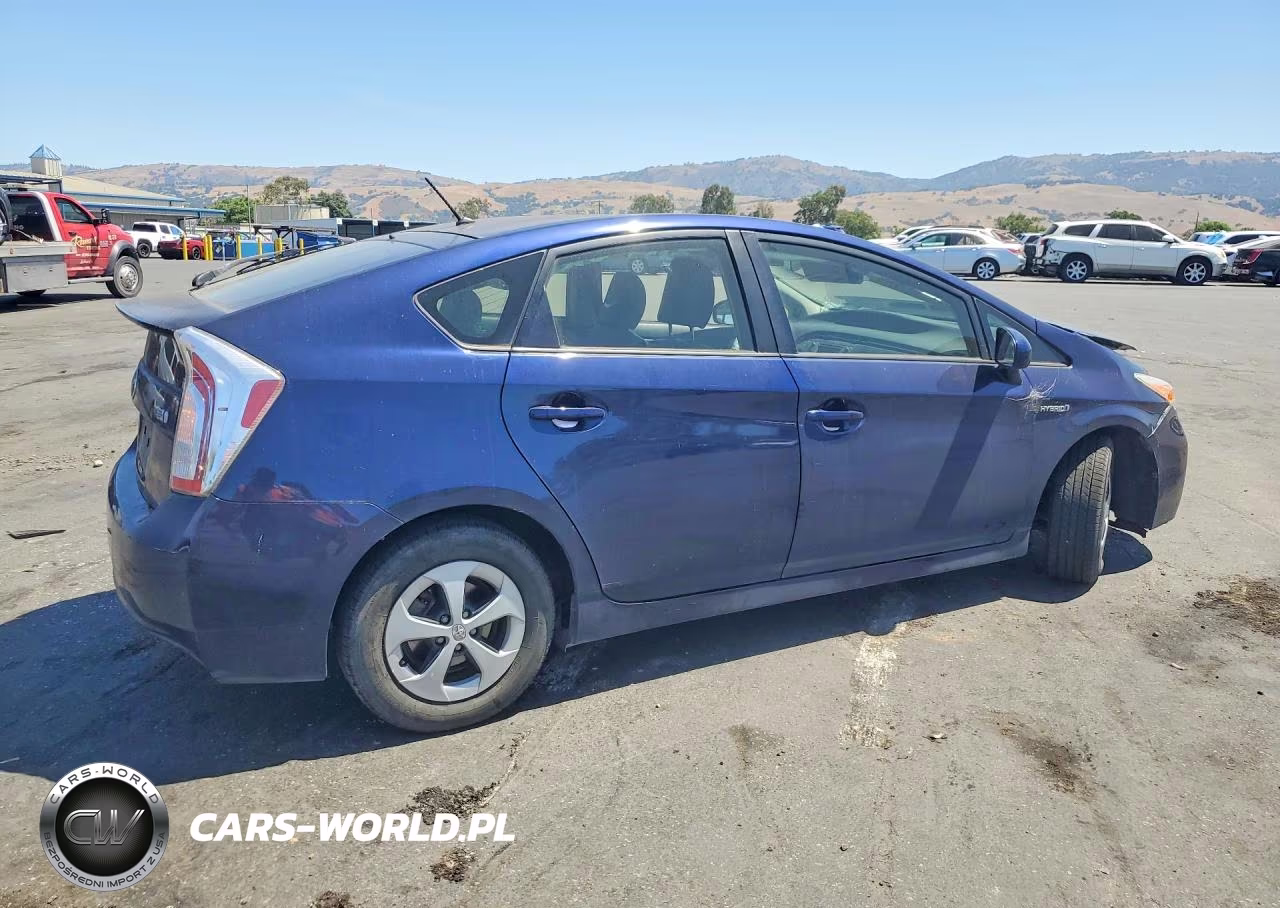 2015 Toyota Prius Two VIN:JTDKN3DU9F0402844 - 3
