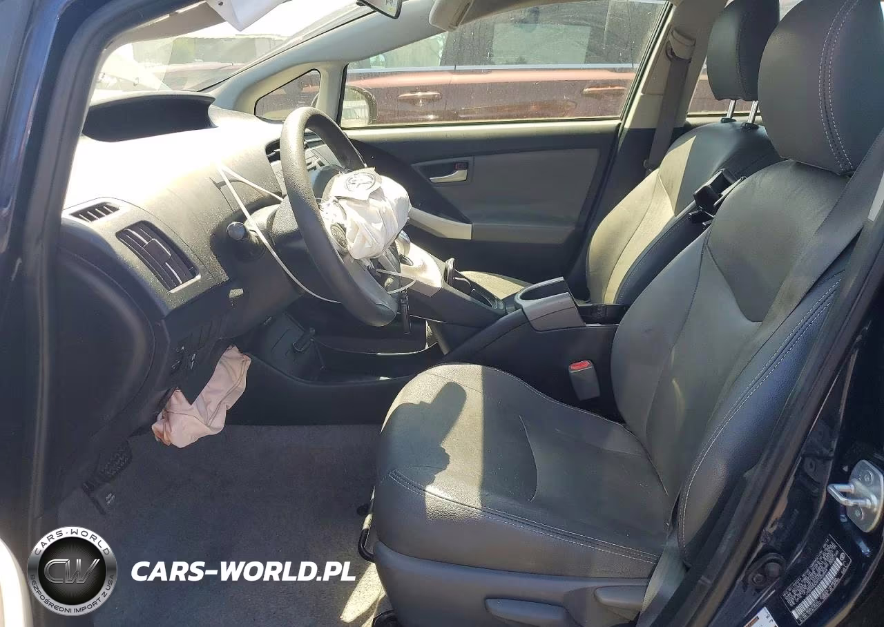 2015 Toyota Prius Two VIN:JTDKN3DU9F0402844 - 7