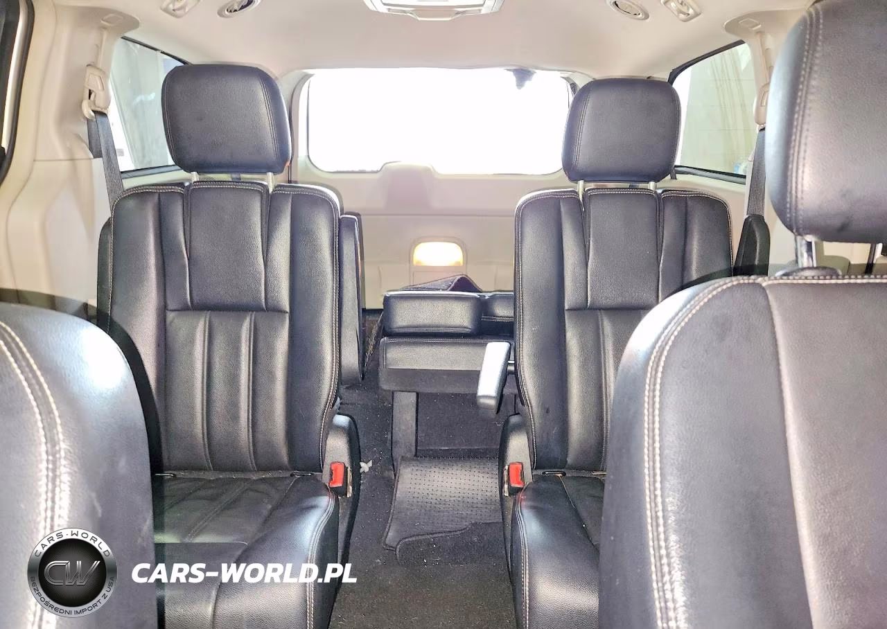 2013 Chrysler Town & Country Touring VIN:2C4RC1BG2DR669977 - 10