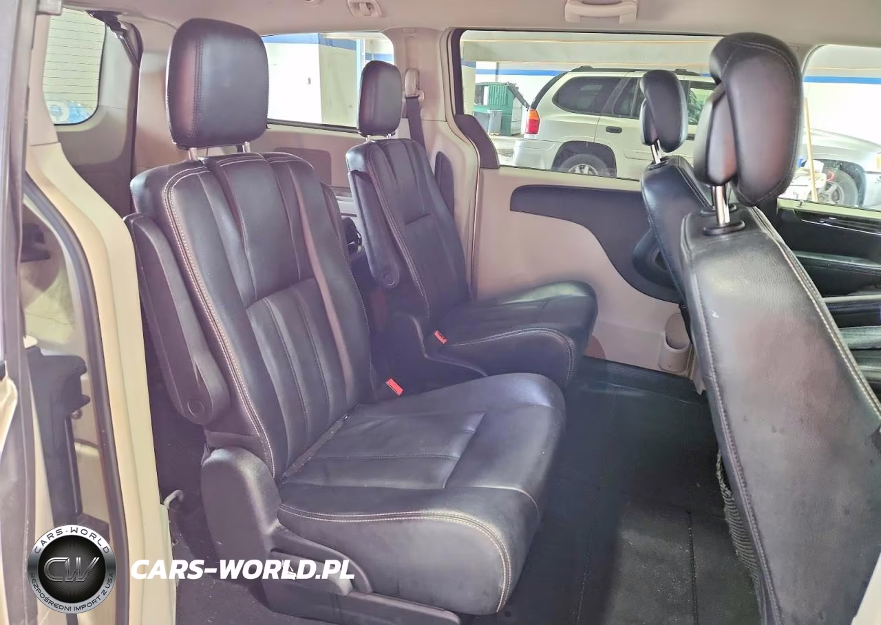 2013 Chrysler Town & Country Touring VIN:2C4RC1BG2DR669977 - 11