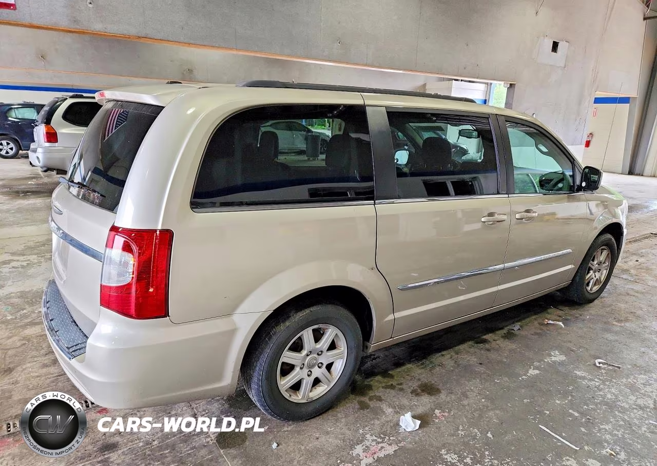 2013 Chrysler Town & Country Touring VIN:2C4RC1BG2DR669977 - 3