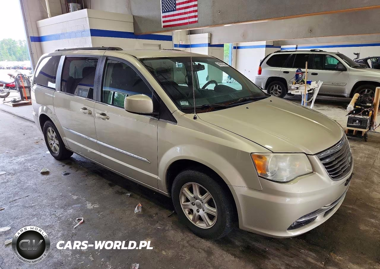 2013 Chrysler Town & Country Touring VIN:2C4RC1BG2DR669977 - 4