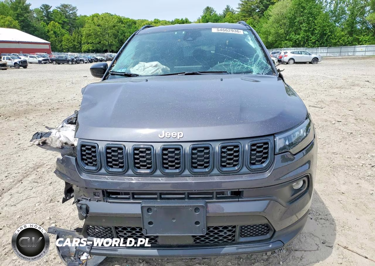 2024 Jeep Compass Latitude Lux VIN:3C4NJDFN6RT123976 - 5