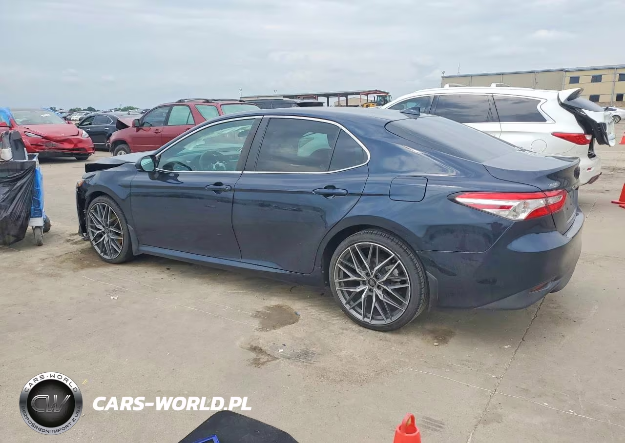 2020 Toyota Camry Le VIN:4T1C11AKXLU975582 - 2
