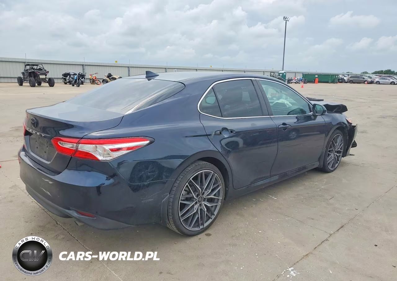 2020 Toyota Camry Le VIN:4T1C11AKXLU975582 - 3
