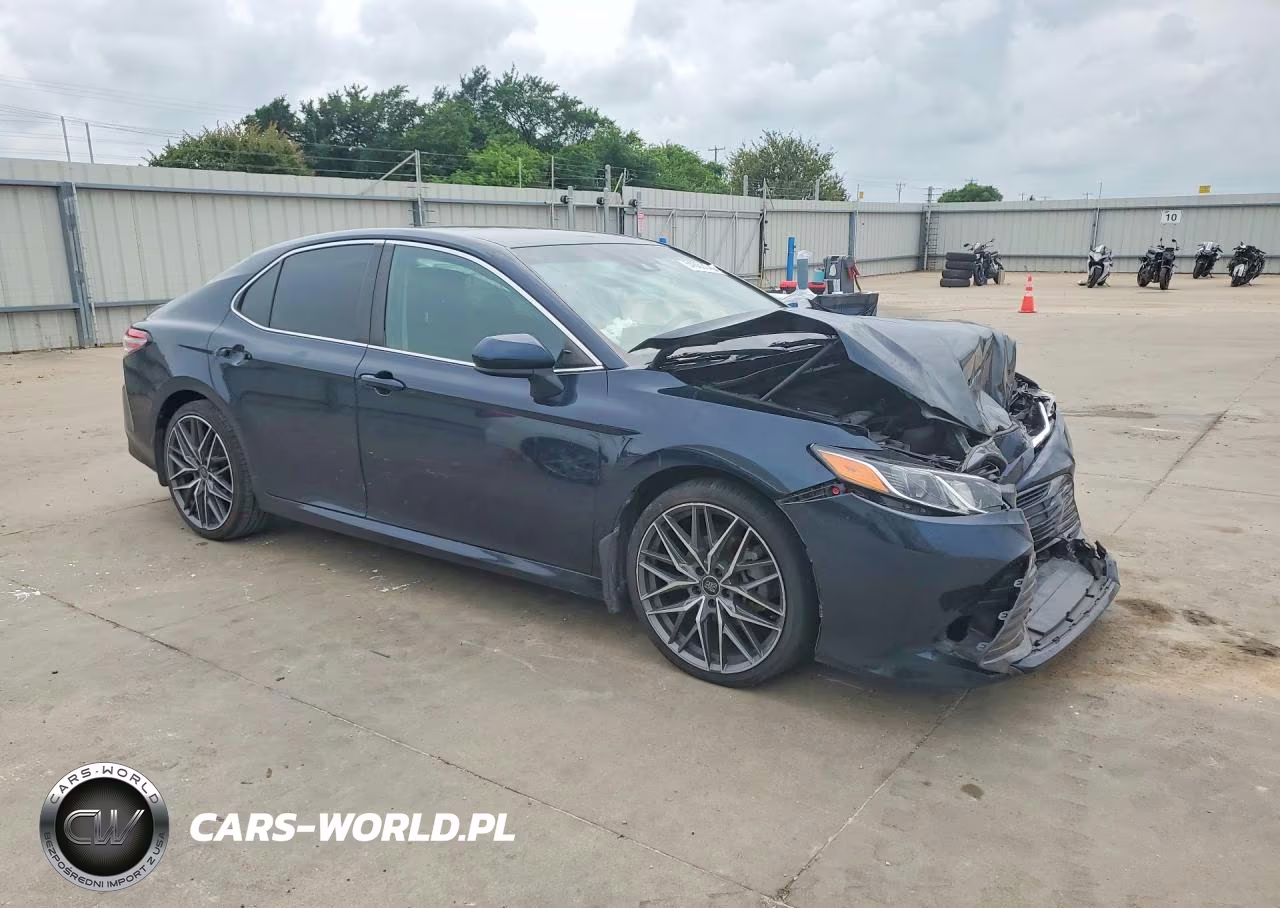 2020 Toyota Camry Le VIN:4T1C11AKXLU975582 - 4