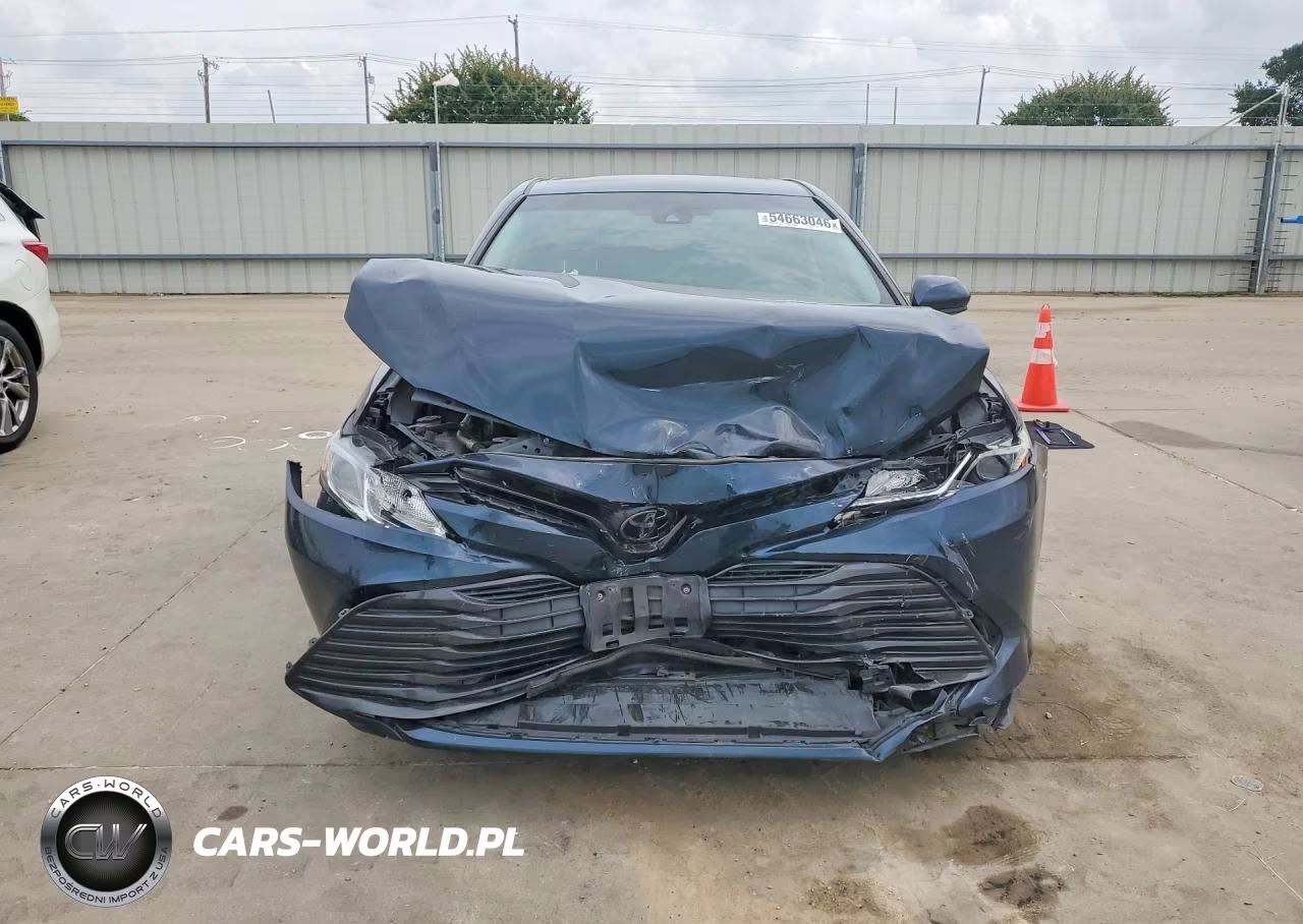 2020 Toyota Camry Le VIN:4T1C11AKXLU975582 - 5