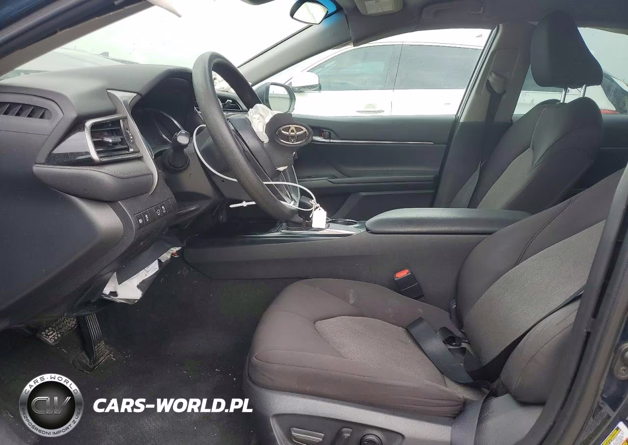 2020 Toyota Camry Le VIN:4T1C11AKXLU975582 - 7