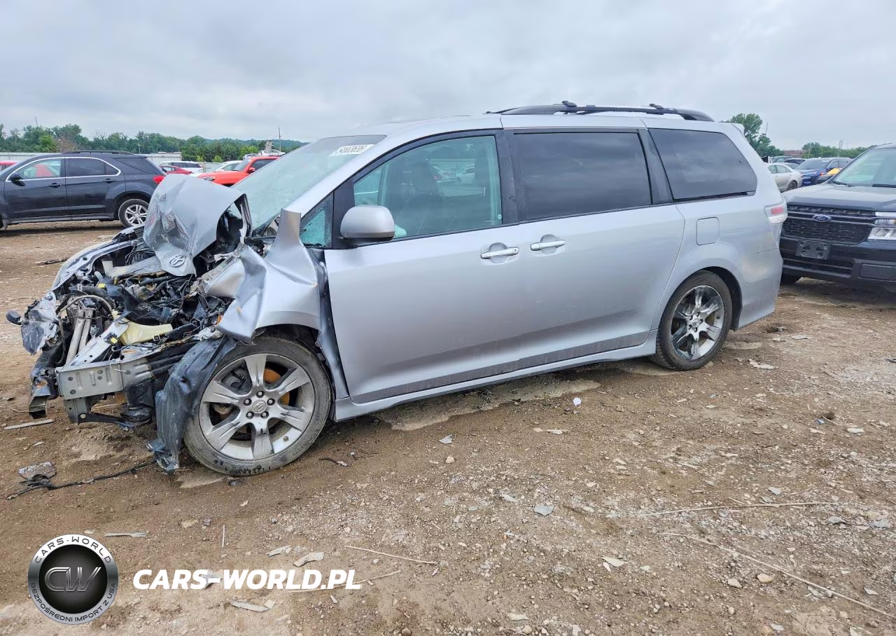 2013 Toyota Sienna Sport