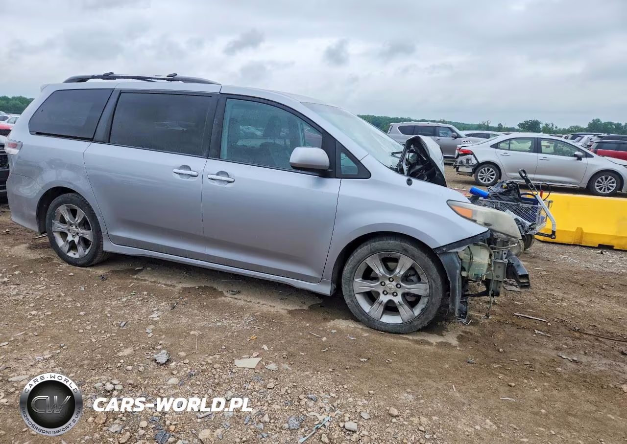 2013 Toyota Sienna Sport VIN:5TDXK3DC9DS399024 - 4