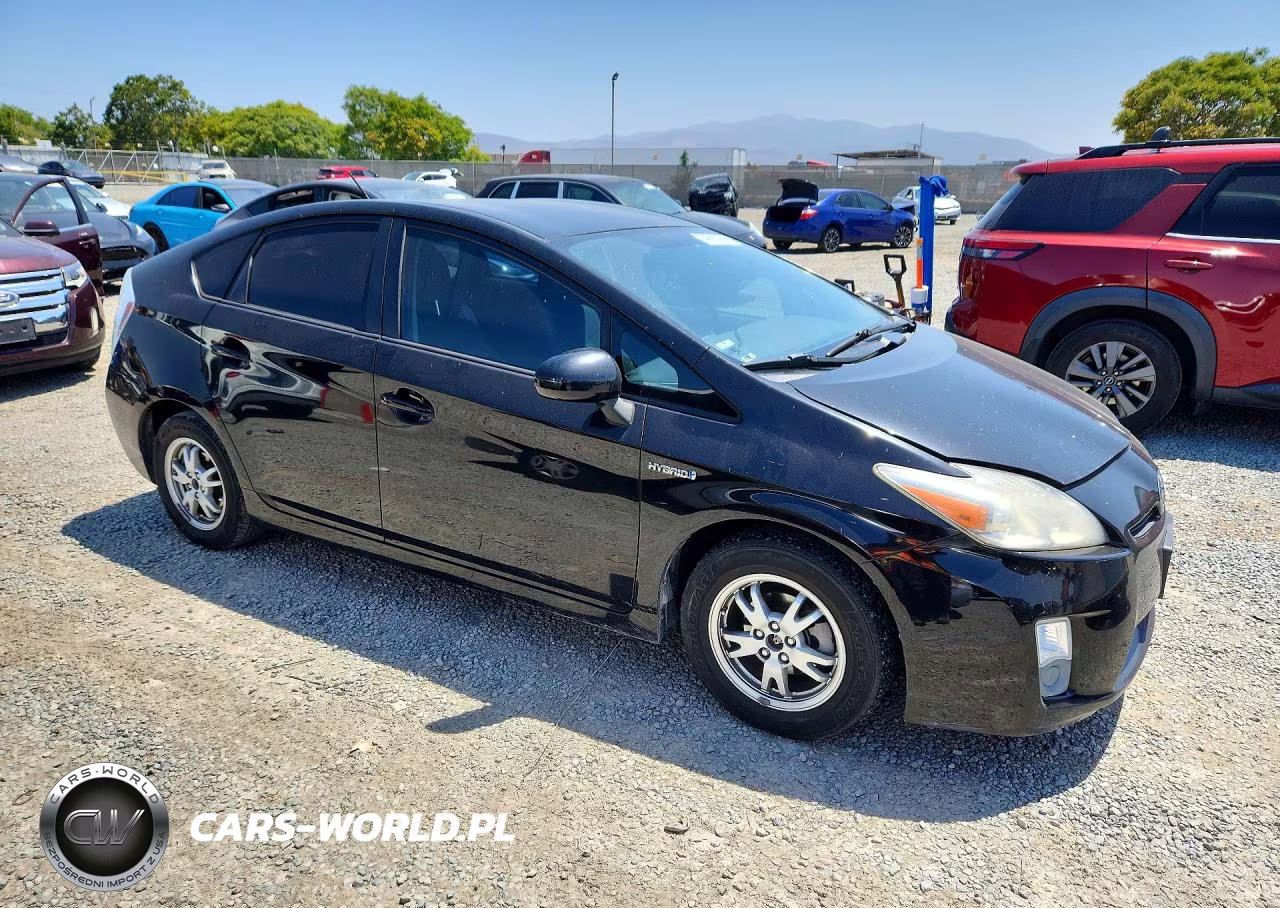 2011 Toyota Prius Two VIN:JTDKN3DU8B1416058 - 4