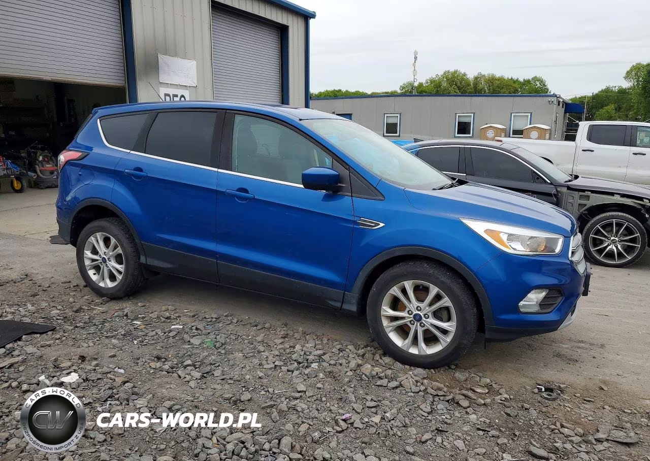 2017 Ford Escape Se VIN:1FMCU0GD8HUC58695 - 4