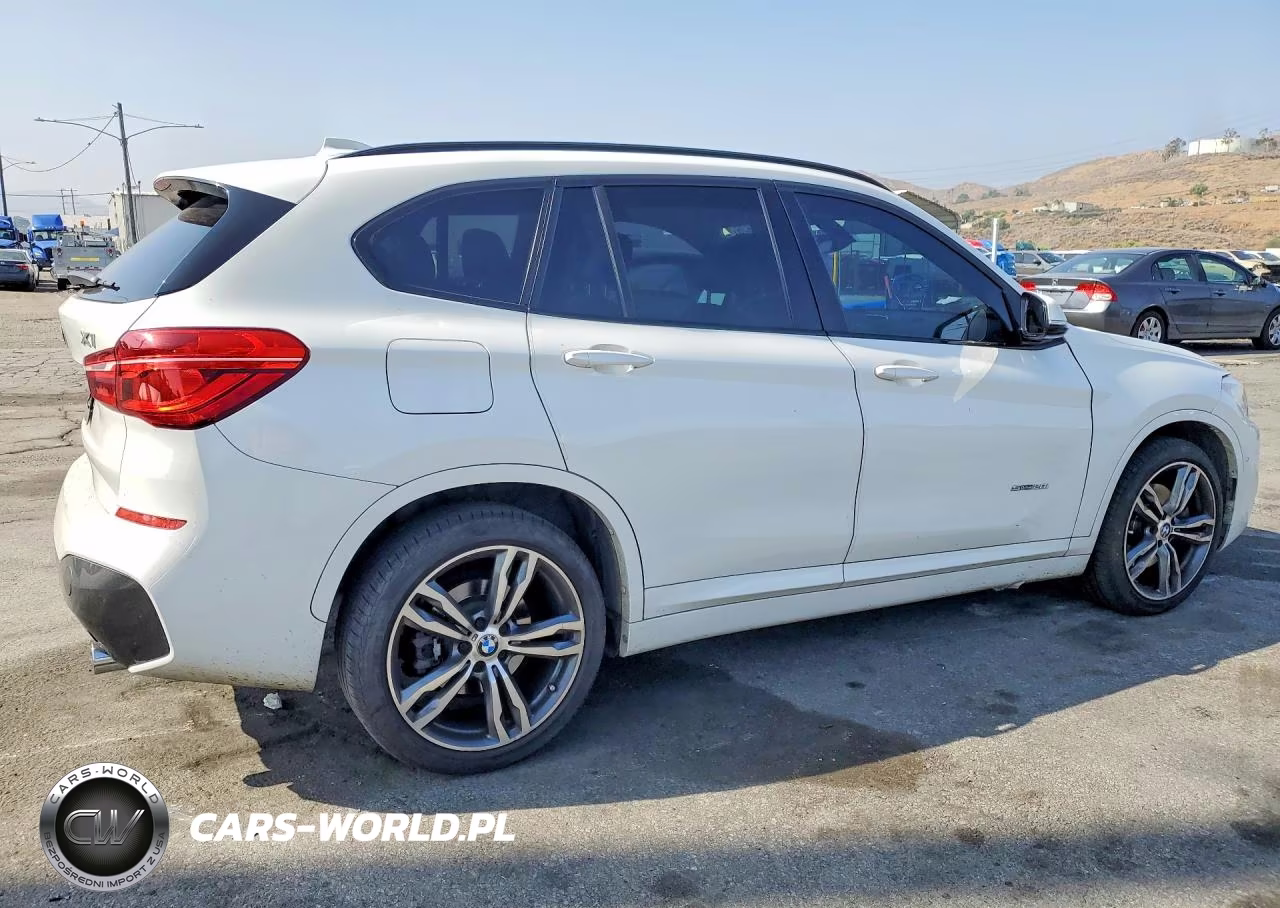 2018 BMW X1 Sdrive28I VIN:WBXHU7C39J5H39769 - 3