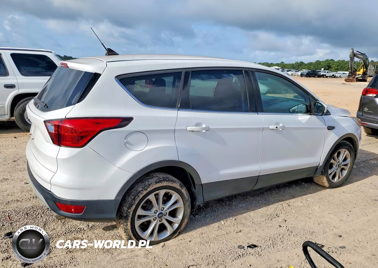 2019 Ford Escape Se VIN:1FMCU0GD3KUB82083 - 3