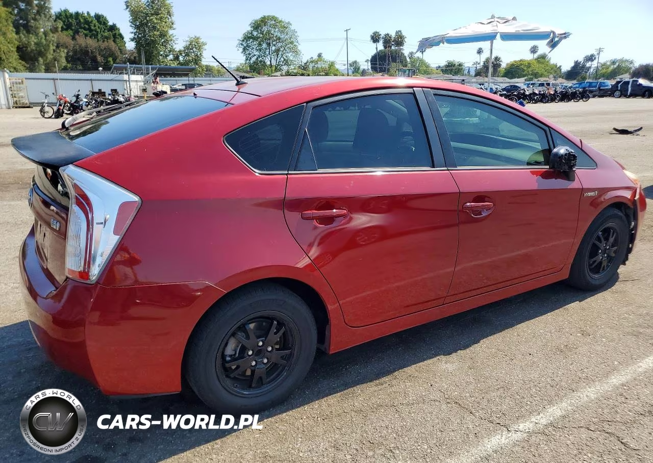 2015 Toyota Prius Two VIN:JTDKN3DU8F1925623 - 3