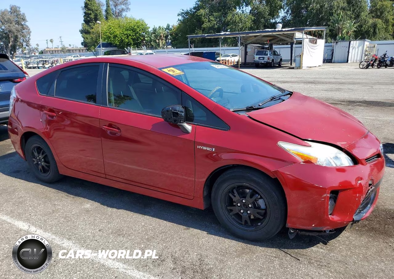 2015 Toyota Prius Two VIN:JTDKN3DU8F1925623 - 4