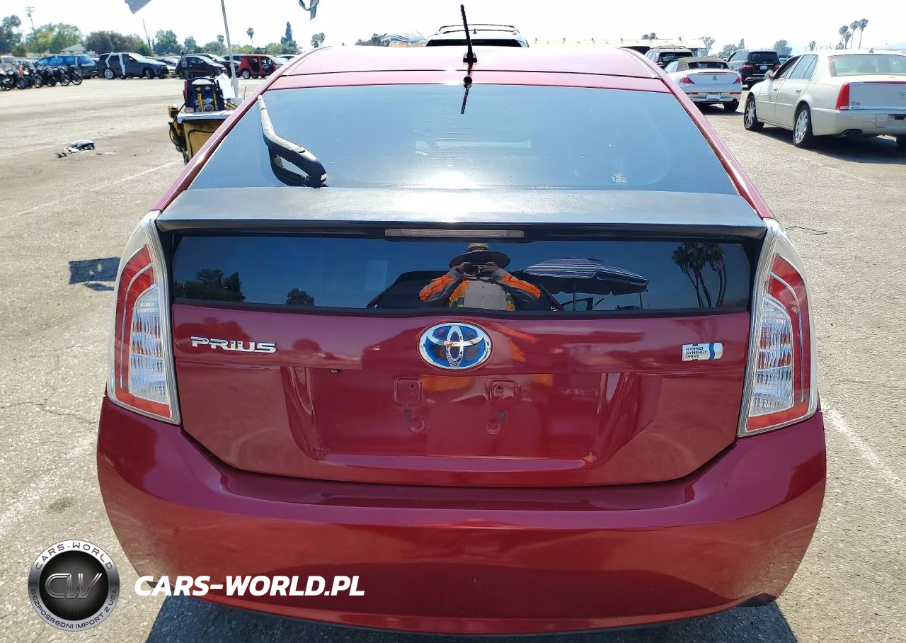 2015 Toyota Prius Two VIN:JTDKN3DU8F1925623 - 6