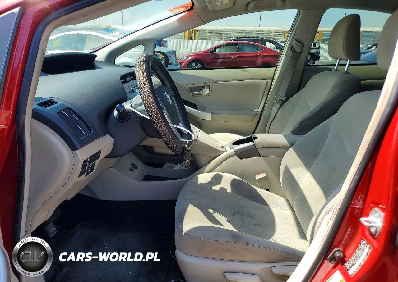 2015 Toyota Prius Two VIN:JTDKN3DU8F1925623 - 7