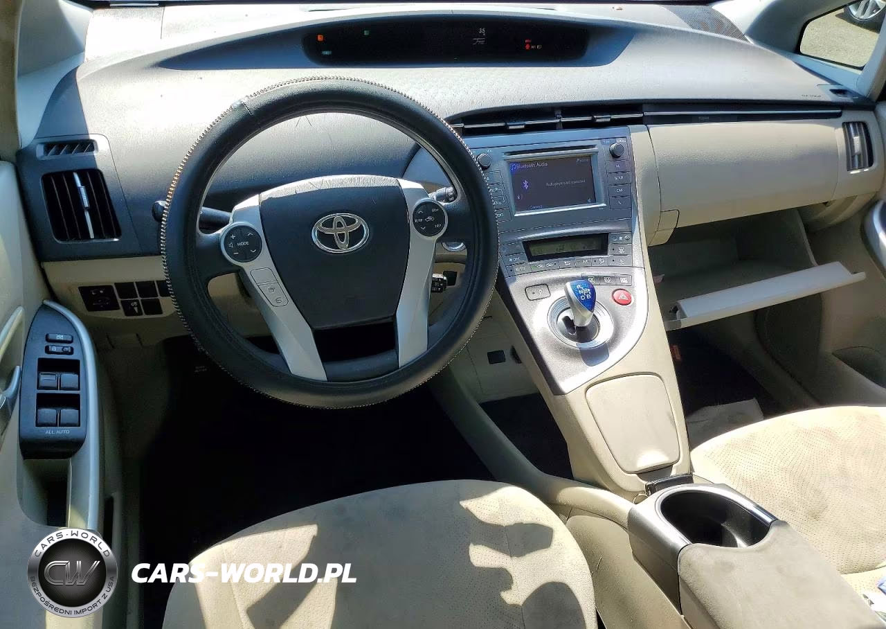 2015 Toyota Prius Two VIN:JTDKN3DU8F1925623 - 8