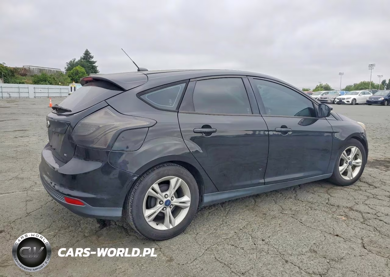 2014 Ford Focus Se VIN:1FADP3K2XEL456063 - 3